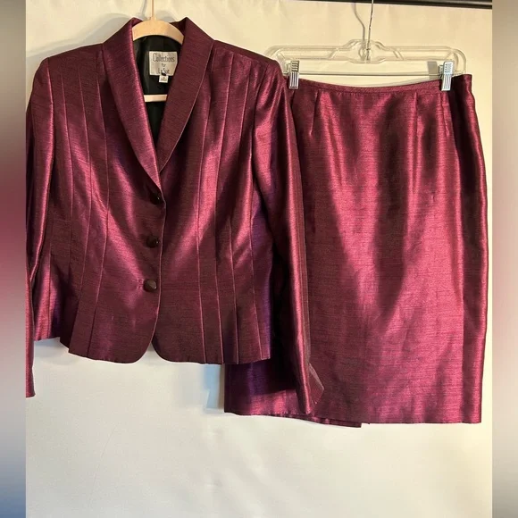Le Suit Burgundy Skirt Set - Picture 2 of 10